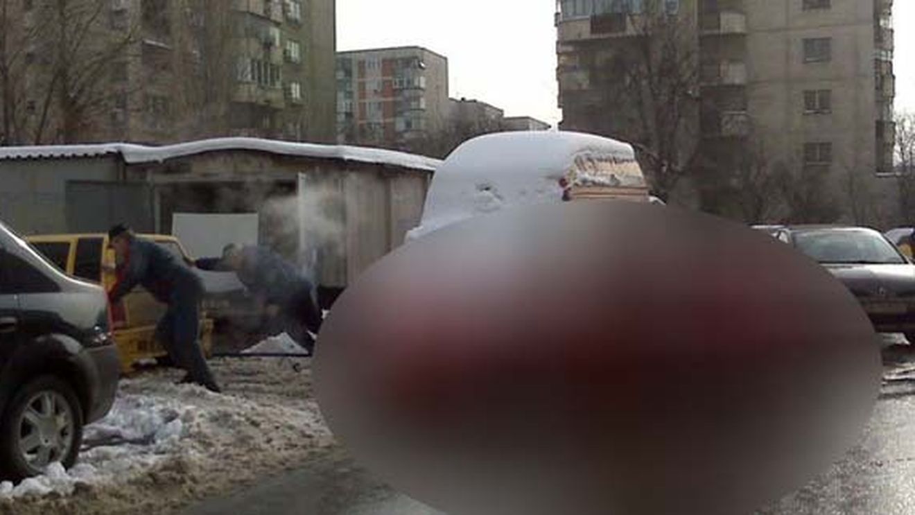 POZA ZILEI!** Imaginea din România care face senzație pe net: un Tico tractează un Ferrari :))