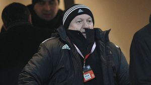 Porumboiu neagă să fi ajuns la un acord privind un troc de vedete cu Becali:** "E fericit după victoria cu Dinamo, să-l lăsăm să spună ce vrea"