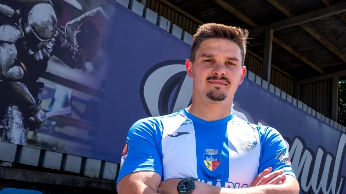 Alexandru Buziuc revine în Liga 2, dar la Corvinul, nu cu ”sora” Gloria Bistrița Năsăud, cu care tocmai promovase. ”Am doar un singur gând”