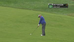 Faza zilei! VIDEO Se pregătea să lovească, crosa era "armată", dar a avut parte de o surpriză imposibil de anticipat