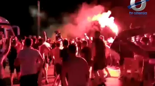 Jucătorii lui Cristiano Bergodi, așteptați cu torțe și fumigene după CFR – Craiova 2-3. „Să vină titlul în Bănie!” | VIDEO