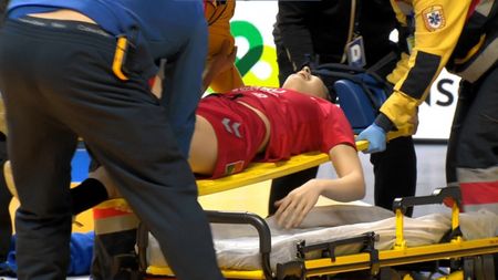 Oana Borș revine în țară după accidentarea teribilă de la Campionatul Mondial: „E imobilizată!" Noi detalii despre starea handbalistei