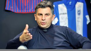 Lupescu intervine în problema gazonului de pe Arena Națională: "Crezi că noi am avut gazoane mai bune? Am crescut pe zgură!"