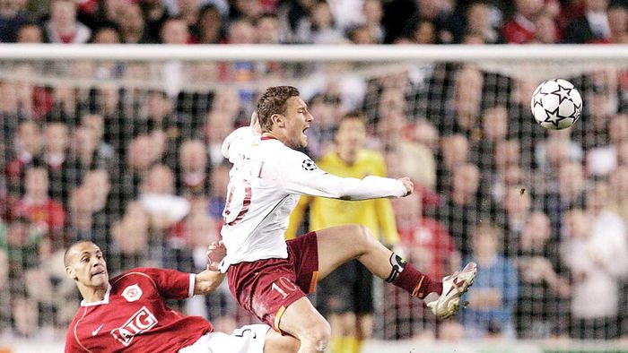 AS Roma dă din nou ochii cu „monstrul" Manchester United