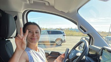 Fosta gimnastă Diana Bulimar, şofer pe dubă. A cumpărat-o cu iubitul ei: „Şi-a dorit-o mult”