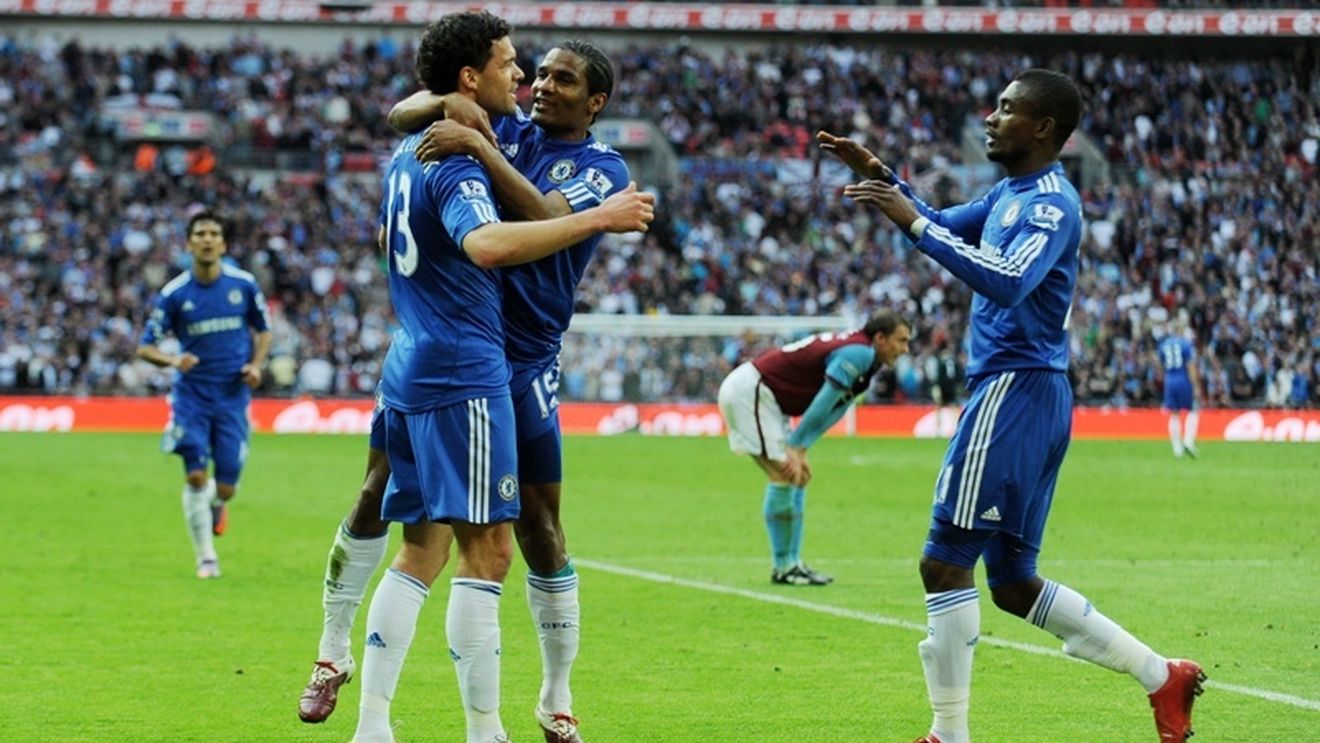 Gazonul de pe "Wembley" ar putea fi schimbat** pentru finala Cupei!