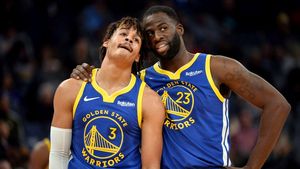 Scandal monstru în NBA! Doi baschetbaliști ai campioanei Warriors s-au luat la bătaie. Cum a comentat Stephen Curry momentul mai puțin plăcut: „Tot ce s-a întâmplat este un rahat” | VIDEO