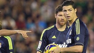 ALARMĂ‚ la Madrid! A dat Ronaldo ok-ul pentru mutarea de 120 de milioane de euro?
"Decât să semez cu Realul, prefer să fac asta!" SMS-ul care l-a dat de gol: