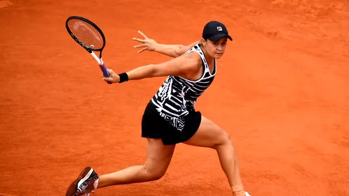 Ștafeta s-a predat la Paris! Trofeul câștigat anul trecut de Simona Halep pleacă în Australia: Ashleigh Barty a câștigat finala feminină la Roland Garros 2019. 