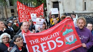 "Pentru tine, tată!" Moment de neuitat în Anglia! Gestul incredibil făcut de un fan al lui Liverpool a uimit pe toată lumea | VIDEO