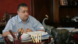 Atac la Iancu:** "Tot ce face e să mănânce și să vorbească"