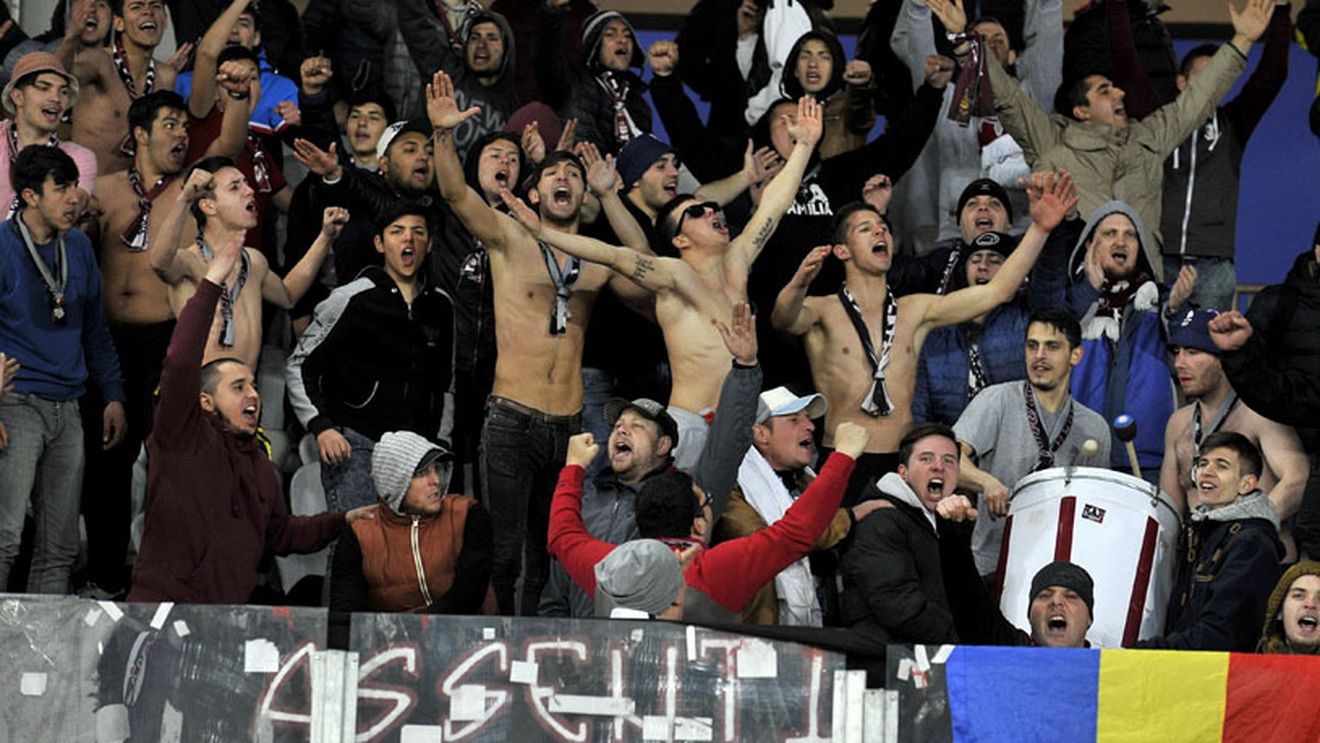 Doi jucători ai echipei Rapid, prinși în "ambuscadă". Fanii le-au cerut socoteală 