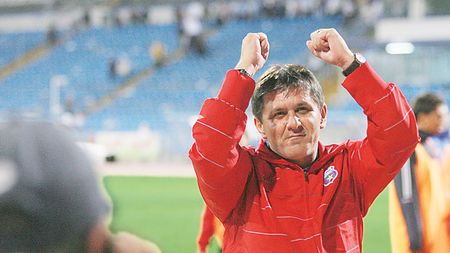 Suporterii Stelei: „Lăcătuș! Lăcătuș!"