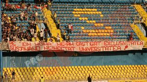 FOTO Cel mai bun răspuns dat CFR-ului: "șepcile roșii" așteaptă revenirea acasă!** Ce mesaje au afișat la Mediaș