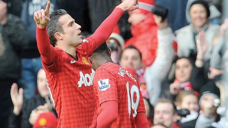 Van Persie de titlu!** United a câștigat al 160-lea derby din prima ligă cu Liverpool