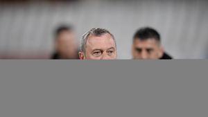 EXCLUSIV | Dinamo, reclamată la FIFA! Un fotbalist adus de Rednic și plecat pe ușa din dos a dat clubul în judecată și cere despăgubiri de 100.000 de euro