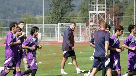 Olăroiu și Rădoi se bat pentru postul de antrenor la Steaua :)** Ce zice Oli de elevul său