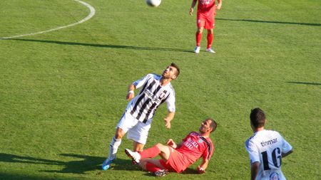 Cutremur la Ploiești!** "Selymes și zece jucători, afară!"