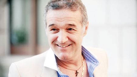 Gigi, show în vestiarul Stelei!** I-a strâns pe jucători în jurul său și s-a apucat de treabă: "Levi, Tănase, Iliev, tată...!" :)