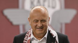 E gata! Dan Șucu a dat marea lovitură: a semnat cu Rapid și a fost anunțat oficial