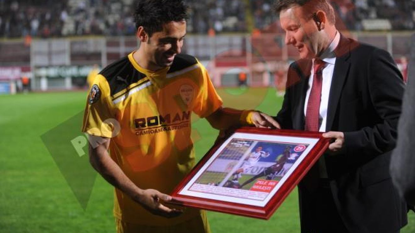 Primit cu flori și premiat de rapidiști, Buga i-a băgat apoi în ședință:** "Cu un ochi plâng, cu altul râd! Rapidul va rămâne în sufletul meu toată viață"