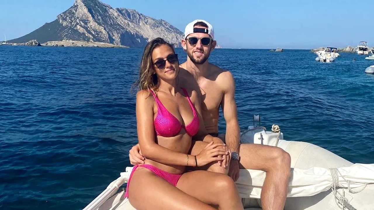 Interistul Stefan de Vrij, în vacanță cu o româncă, după finala pierdută. Doina Turcanu a înfierbântat plajele Sardiniei | GALERIE FOTO
