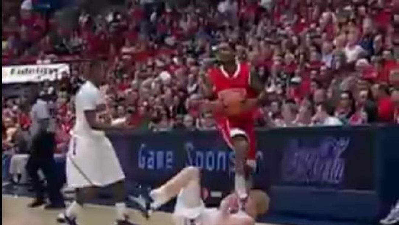 VIDEO Finala K1 de la Yokohama s-a mutat pe terenul de baschet!