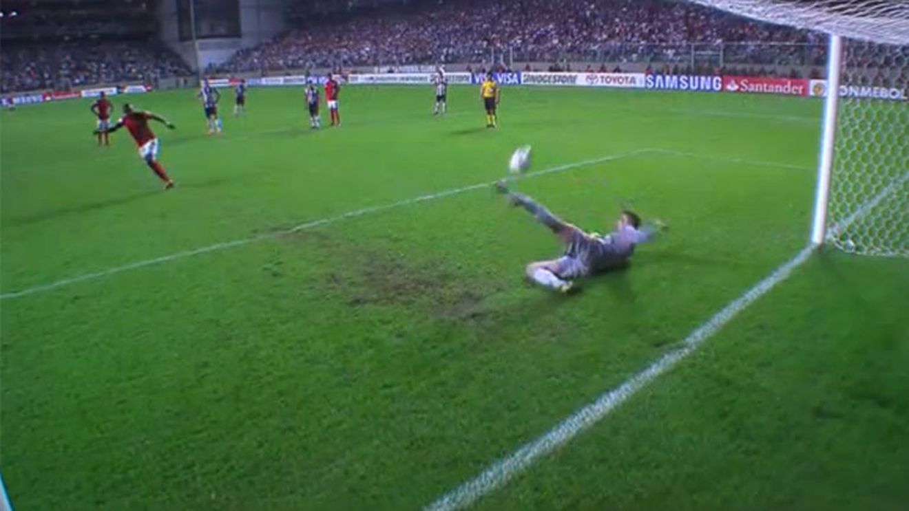 "De nedescris! Incredibil! În 30 de ani nu am mai trăit așa ceva!"** VIDEO A apărat penalty-ul calificării în minutul 93, din "foarfecă laterală"