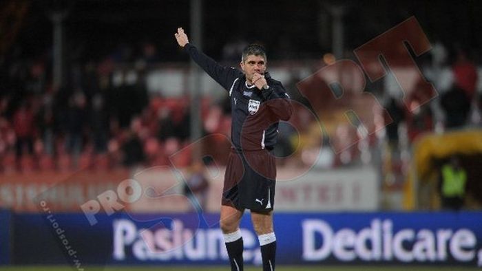 Deaconu, acuzat dur de ploieșteni: 'M-am simțit ca înainte de 89, așa se arbitra atunci la Dinamo'** Ce l-a scos din minți pe Răchită: "Nu mă poate păcăli, am jucat fotbal"