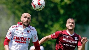 Dinamo a învins-o pe Rapid, 1-0, într-un meci amical! Partida a fost condusă de un arbitru-surpriză!