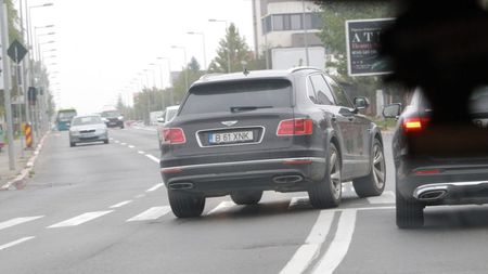 Gigi Becali și-a pus viața în pericol și a trecut pe roșu! Patronul FCSB-ului se simte ca Lewis Hamilton când e la volan | GALERIE FOTO