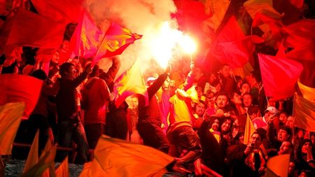 "N-ar fi un pas înapoi pentru Mutu să meargă la Galata!** Hagi i-a zis că va fi adulat de fani!"