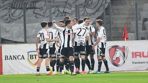 A cerut un salariu uriaş, imediat după U Cluj - Rapid 2-1. Dacă nu îl primeşte, fotbalistul pleacă!