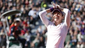 "Simona, ai adus soarele!". Halep a dominat-o copios pe Kuznetsova, iar vremea a reacționat parcă la cererea ei 