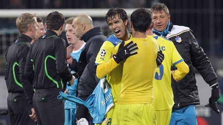 Ei au putut: a fost înființată într-o cofetărie, acum și-a scos fanii în stradă!** Cum a fost posibilă performanța uluitoare a lui APOEL și ce "vină" are Platini