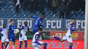 Fostul fotbalist al lui Adrian Mititelu de la FCU Craiova a semnat în Irak. În sezonul trecut a jucat în Superliga României. EXCLUSIV
