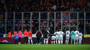 Florin Niță și colegii de la Sparta Praga, dezbrăcați de suporteri. Galeria cehilor nu a mai suportat umilințele din campionat