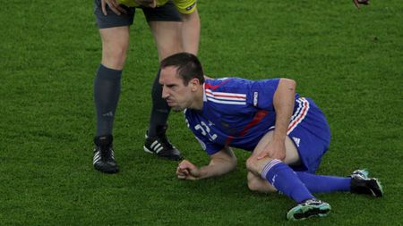 Ribery a părăsit plângând terenul! Franța joacă în 10