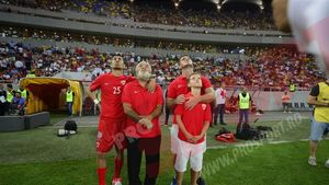 FOTO Moment ceremonial înainte de derby! Tricoul "Unicului Căpitan" a fost preluat de nepotul lui, Cătălin Hîldan