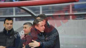 Eliminarea lui Tănase, un fleac!** Reghe lansează o 'provocare': "În momentul ăsta putem câștiga și în zece oameni" Reacția după victoria cu Mediaș