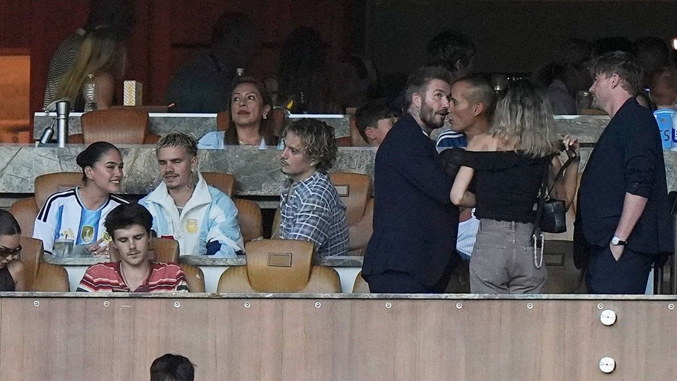 David Beckham, trădat de fiul Romeo şi de iubita acestuia!