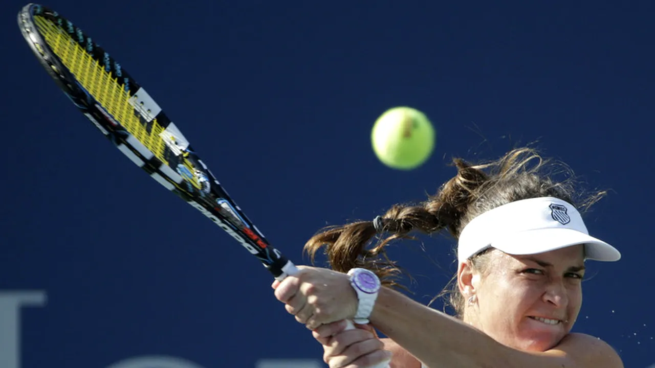 New balls, please! Alexandra Dulgheru s-a calificat în optimile turneului de la Playford după ce a învins-o pe principala favorită 