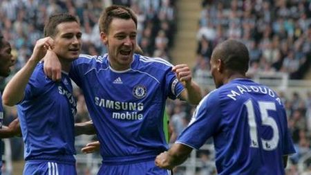 Suspans până în ultima etapă de Premier League