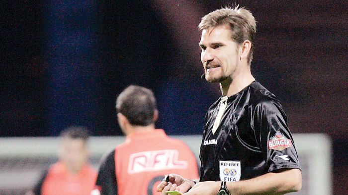 Alexandru Tudor va arbitra Barcelona - Basel