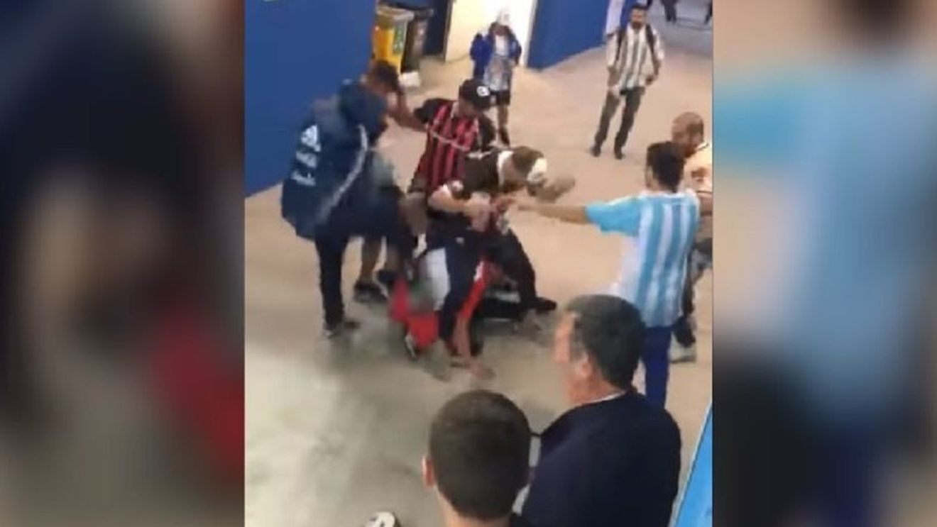 VIDEO | Măsuri dure împotriva huliganilor care au bătut un fan croat: "Cerem Rusiei arestarea și extrădarea celor care au bătut cu sălbăticie un cetățean al altei țări!" Imagini șocante suprinse de camerele de supraveghere 

