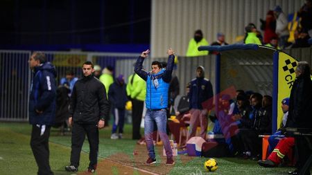 Se 'leagă' ceva? Exasperat de ratări, Contra are soluția în tribune. FOTO - Apariție surpriză la Petrolul - Corona