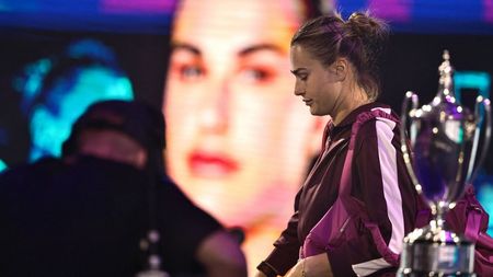 Surpriza finalului de sezon în tenis! Aryna Sabalenka, învinsă fără drept de apel în finala Turneului Campioanelor. Premiu uriaș pentru Elena Rybakina