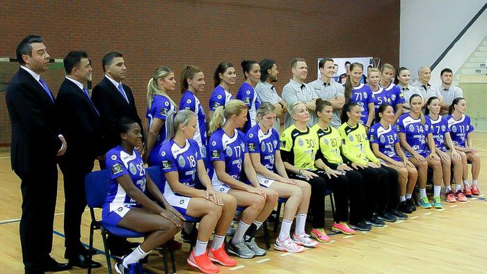 Prezentare de gală, joi seara, pentru CSM București. Jakob Vestergaard a evidențiat noua tendință în handbalul feminin. CSM Roman, gata de o mare surpriză