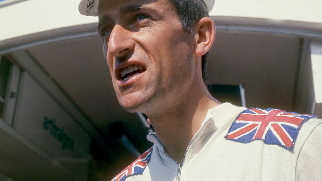 SPECIAL | Povestea ciclistului care prin moartea sa a schimbat sportul. Inima Muntelui Ventoux și ultimele clipe ale lui Tom Simpson. "Puneți-mă înapoi pe bicicletă" 