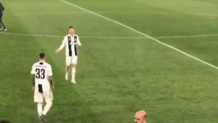 Cristiano Ronaldo, moment incredibil la finalul meciului cu Ajax! VIDEO: Gestul prin care le-a spus totul colegilor: "Ați făcut pe voi de frică!"